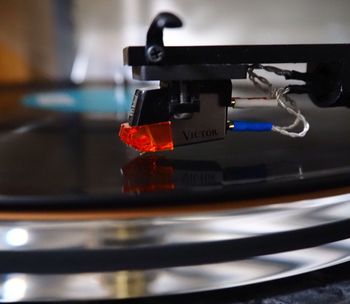 合研ラボ フォノイコライザーの電源: LPとCDを聴く